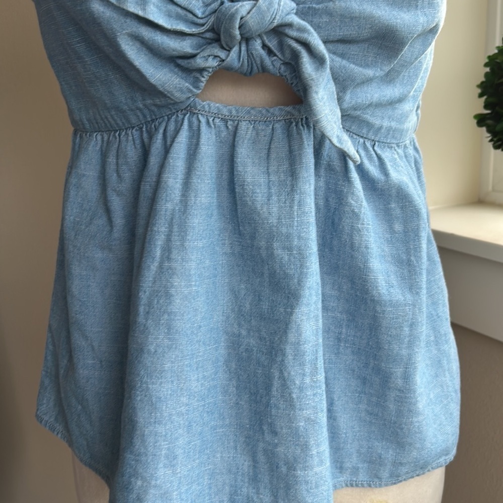 Madewell Chambray Tie-Front key hole camitop - Picture 6 of 10